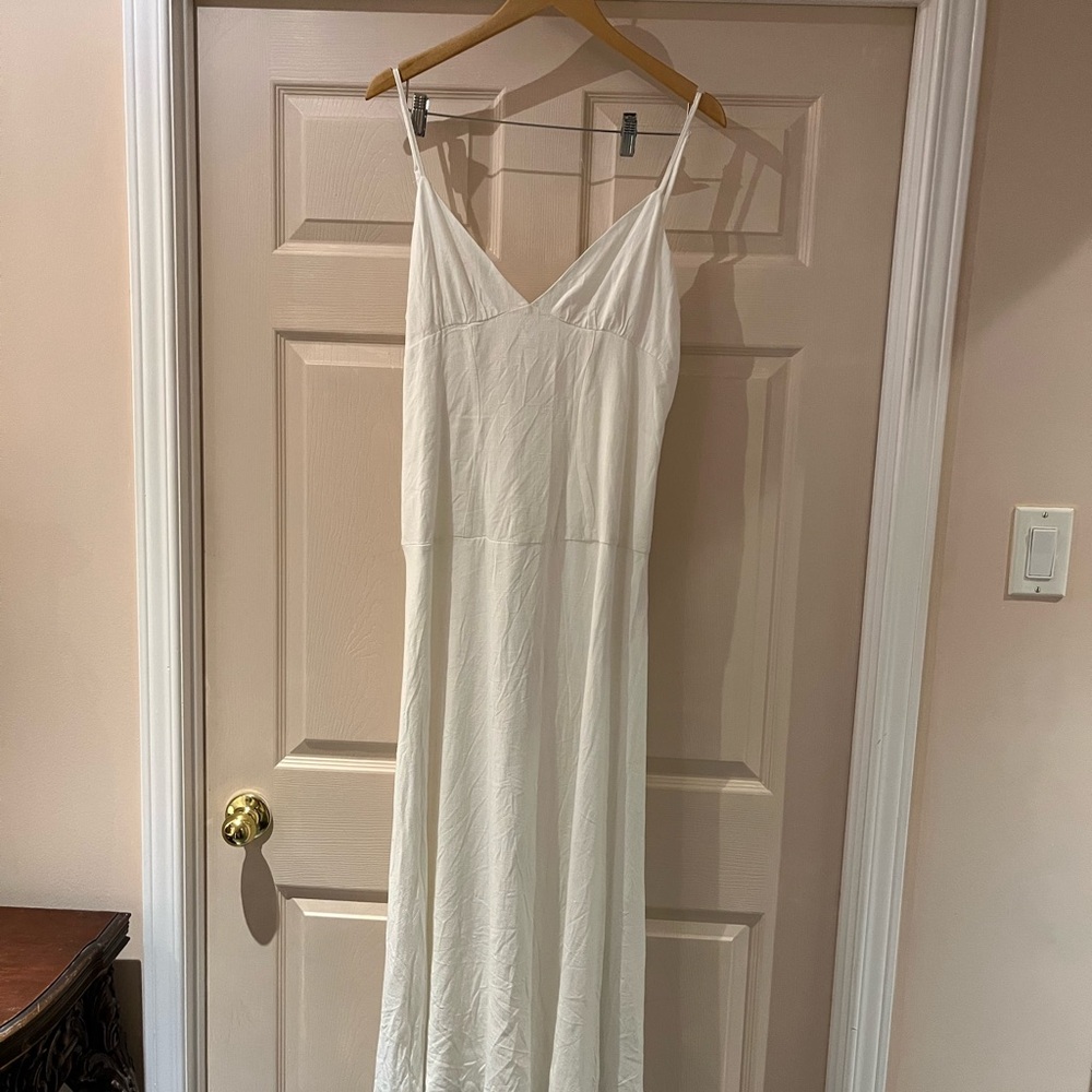 MISSGUIDED Linen V-Neck Empire Waist Dress - Picture 6 of 9
